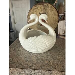 Global art swan catch all